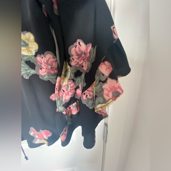 Voom by Joy Han Floral Crochet Back Bell Sleeve Top - Picture 4 of 4